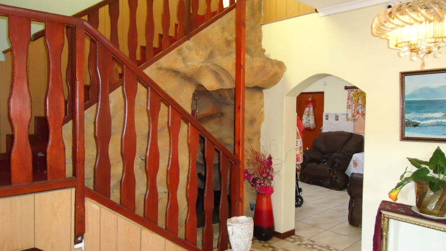 3 Bedroom Property for Sale in Gustrouw Western Cape
